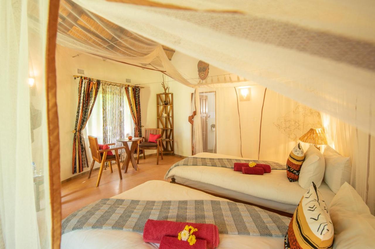 Wild Dogs Lodge Лусака Екстер'єр фото
