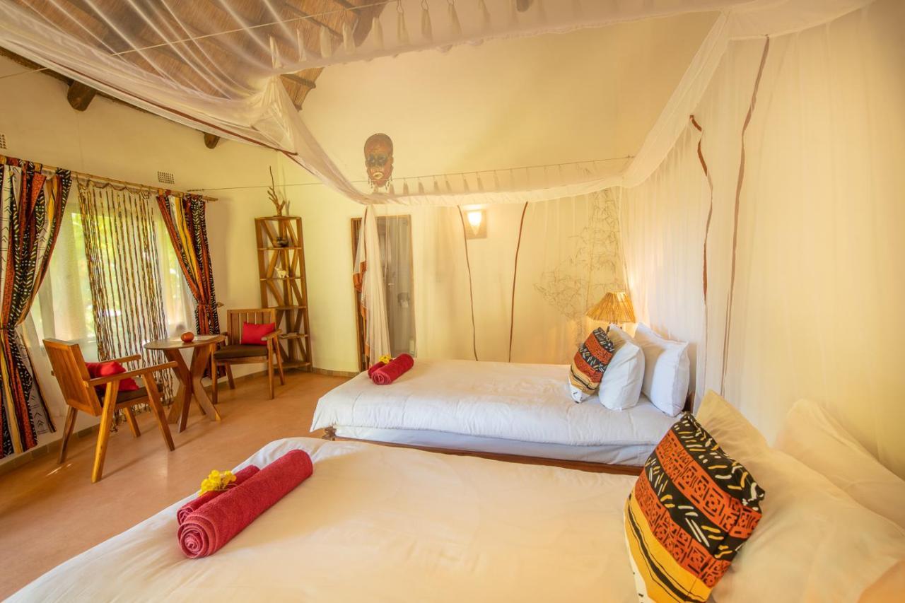 Wild Dogs Lodge Лусака Екстер'єр фото